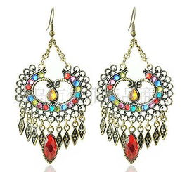 欧美复古风潮再现 宝石镜子耳环的魅力与商业潜力