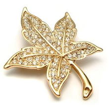 伊泰莲娜丽晶合金胸针 枫叶情金饰，家居与珠宝的巧妙融合